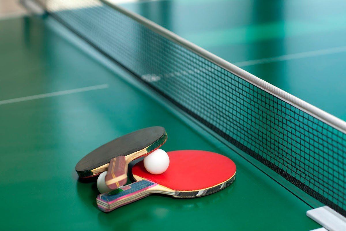 Allenamento di tennis tavolo e preparazione fisica